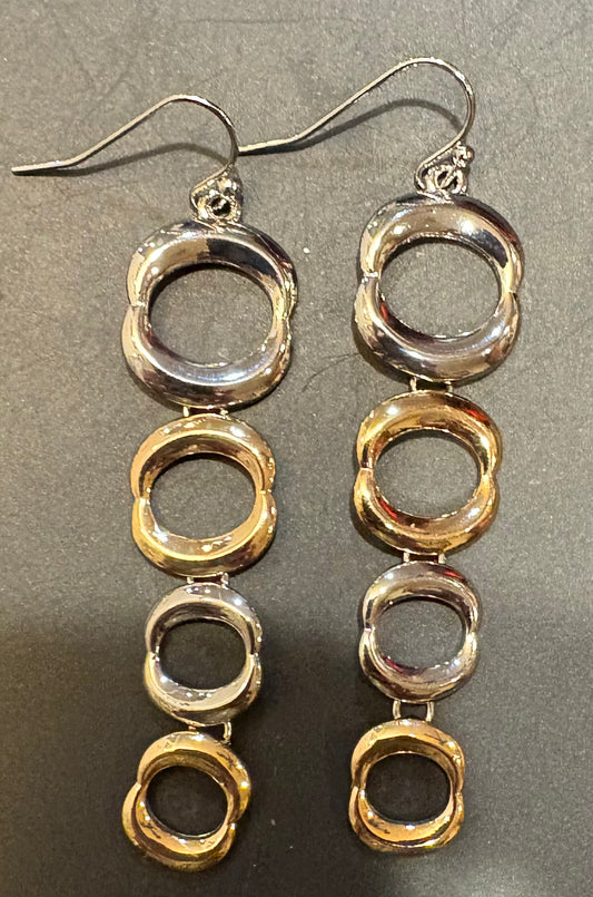 Two Tone Graduated “O” dangle earrings