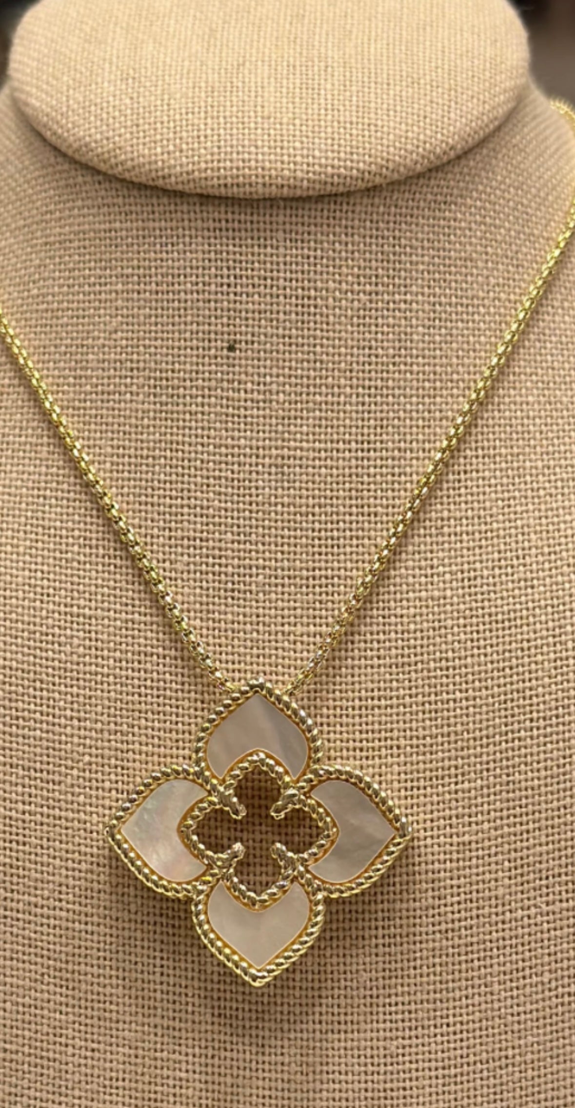 Necklace - GP Large Mother of Pearl Clover Adjustable